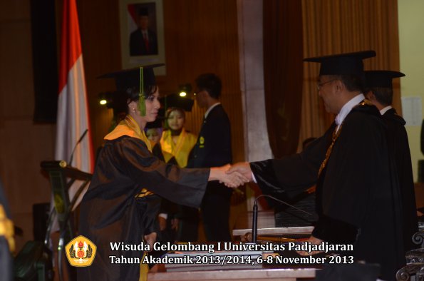 wisuda-unpad-gel-i-ta-2013_2014-fakultas-kedokteran-oleh-rektor-059