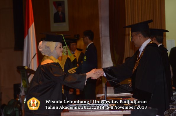 wisuda-unpad-gel-i-ta-2013_2014-fakultas-kedokteran-oleh-rektor-074