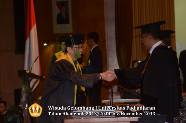 wisuda-unpad-gel-i-ta-2013_2014-fakultas-kedokteran-oleh-rektor-079