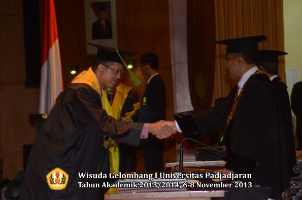 wisuda-unpad-gel-i-ta-2013_2014-fakultas-kedokteran-oleh-rektor-080