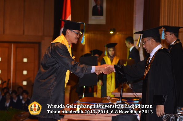 wisuda-unpad-gel-i-ta-2013_2014-fakultas-farmasi-oleh-rektor-001