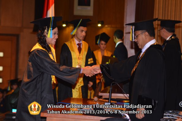 wisuda-unpad-gel-i-ta-2013_2014-fakultas-farmasi-oleh-rektor-004