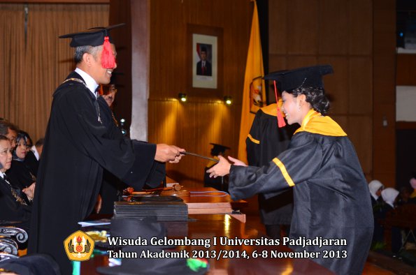 wisuda-unpad-gel-i-ta-2013_2014-fakultas-hukum-oleh-dekan-130