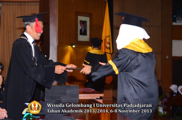 wisuda-unpad-gel-i-ta-2013_2014-fakultas-hukum-oleh-dekan-160