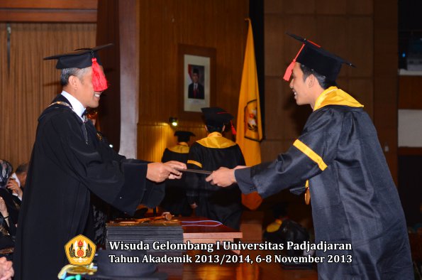 wisuda-unpad-gel-i-ta-2013_2014-fakultas-hukum-oleh-dekan-201