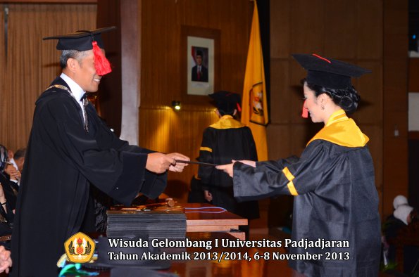 wisuda-unpad-gel-i-ta-2013_2014-fakultas-hukum-oleh-dekan-202