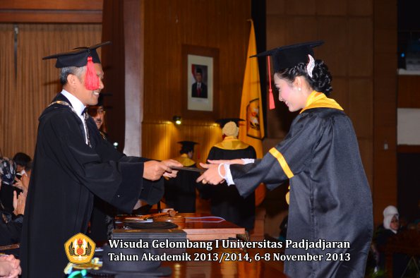 wisuda-unpad-gel-i-ta-2013_2014-fakultas-hukum-oleh-dekan-211