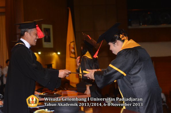 wisuda-unpad-gel-i-ta-2013_2014-fakultas-hukum-oleh-dekan-214