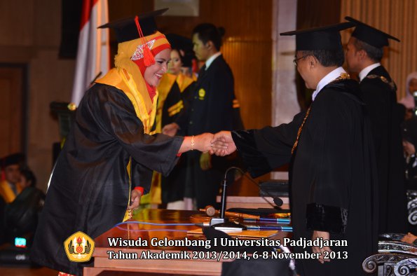 wisuda-unpad-gel-i-ta-2013_2014-fakultas-hukum-oleh-rektor-035