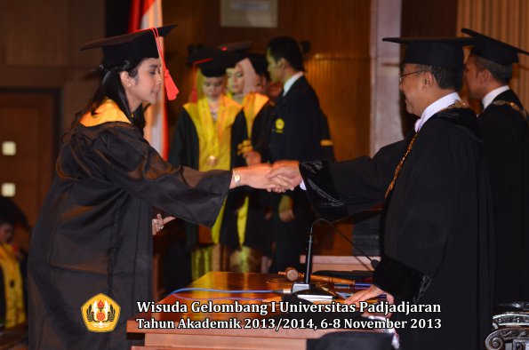 wisuda-unpad-gel-i-ta-2013_2014-fakultas-hukum-oleh-rektor-062