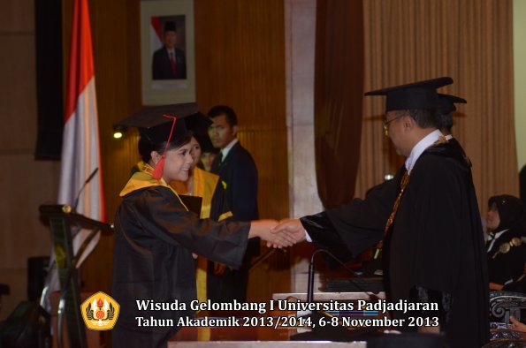 wisuda-unpad-gel-i-ta-2013_2014-fakultas-hukum-oleh-rektor-137