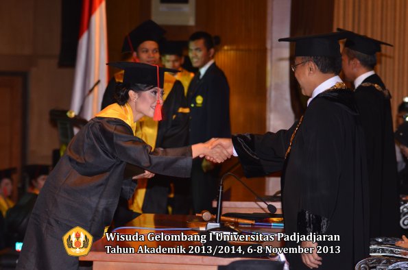 wisuda-unpad-gel-i-ta-2013_2014-fakultas-hukum-oleh-rektor-145