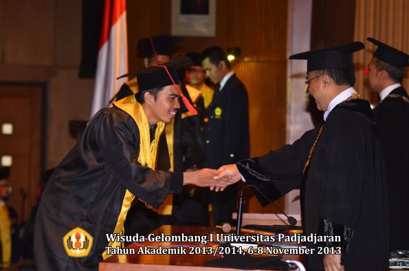 wisuda-unpad-gel-i-ta-2013_2014-fakultas-hukum-oleh-rektor-147