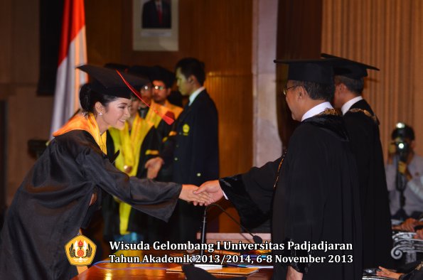 wisuda-unpad-gel-i-ta-2013_2014-fakultas-hukum-oleh-rektor-153