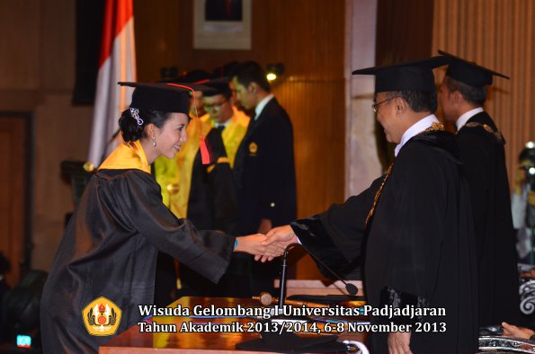 wisuda-unpad-gel-i-ta-2013_2014-fakultas-hukum-oleh-rektor-154