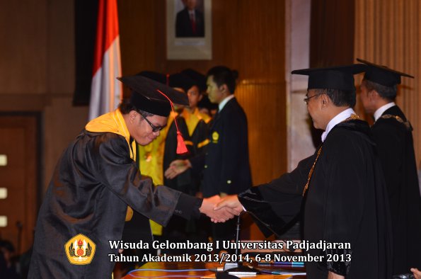 wisuda-unpad-gel-i-ta-2013_2014-fakultas-hukum-oleh-rektor-155