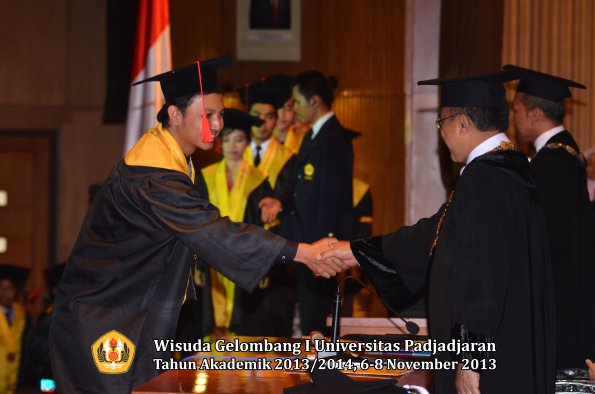 wisuda-unpad-gel-i-ta-2013_2014-fakultas-hukum-oleh-rektor-158