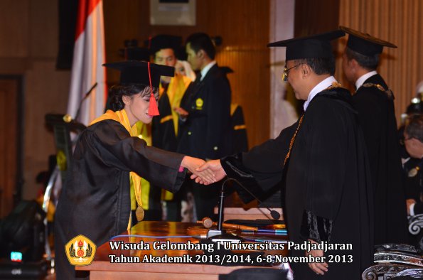 wisuda-unpad-gel-i-ta-2013_2014-fakultas-hukum-oleh-rektor-159