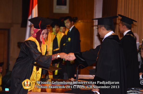 wisuda-unpad-gel-i-ta-2013_2014-fakultas-hukum-oleh-rektor-181