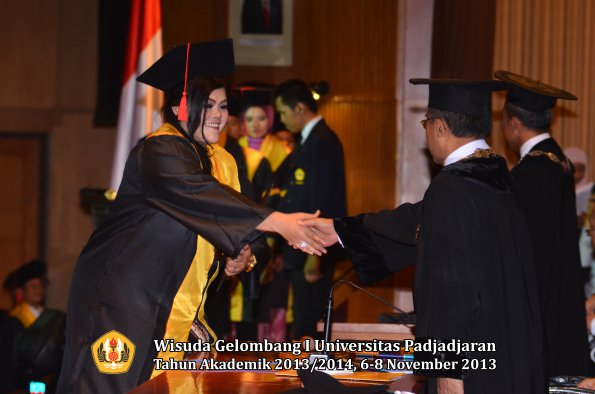 wisuda-unpad-gel-i-ta-2013_2014-fakultas-hukum-oleh-rektor-183