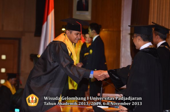 wisuda-unpad-gel-i-ta-2013_2014-fakultas-hukum-oleh-rektor-185