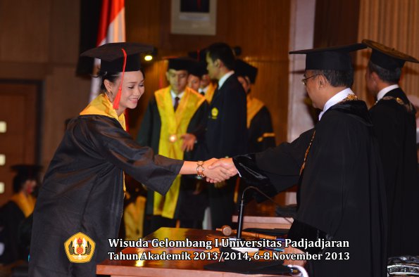 wisuda-unpad-gel-i-ta-2013_2014-fakultas-hukum-oleh-rektor-188