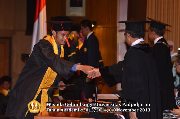 wisuda-unpad-gel-i-ta-2013_2014-fakultas-hukum-oleh-rektor-192