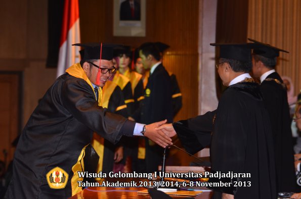 wisuda-unpad-gel-i-ta-2013_2014-fakultas-hukum-oleh-rektor-193