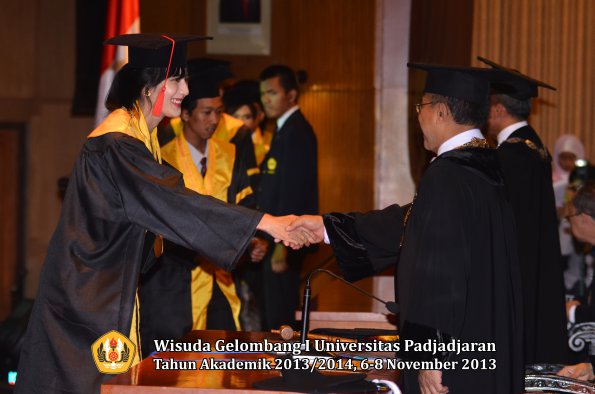 wisuda-unpad-gel-i-ta-2013_2014-fakultas-hukum-oleh-rektor-196