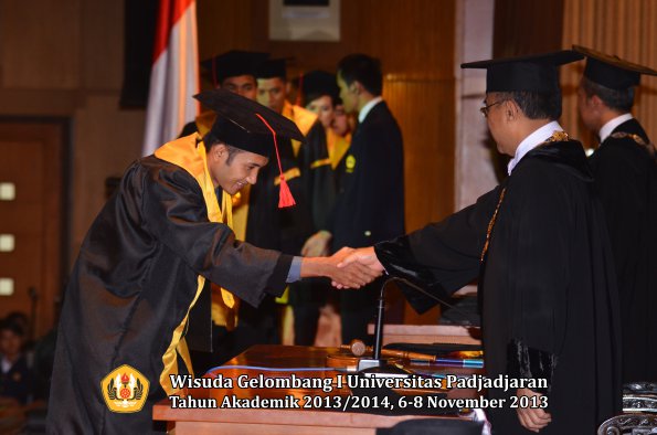 wisuda-unpad-gel-i-ta-2013_2014-fakultas-hukum-oleh-rektor-207