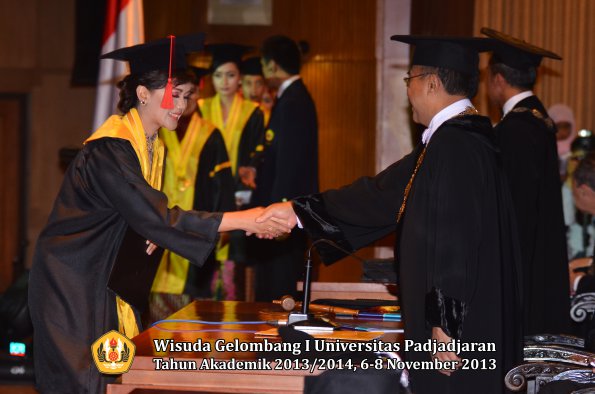 wisuda-unpad-gel-i-ta-2013_2014-fakultas-hukum-oleh-rektor-210