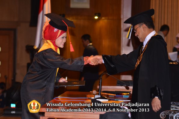 wisuda-unpad-gel-i-ta-2013_2014-fakultas-hukum-oleh-rektor-214