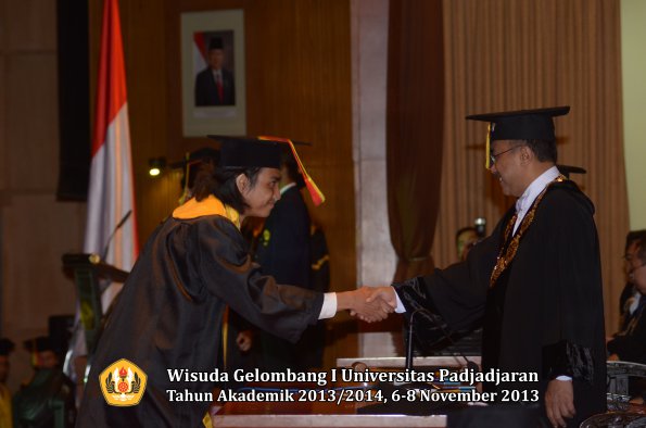 wisuda-unpad-gel-i-ta-2013_2014-fakultas-mipa-oleh-rektor-010