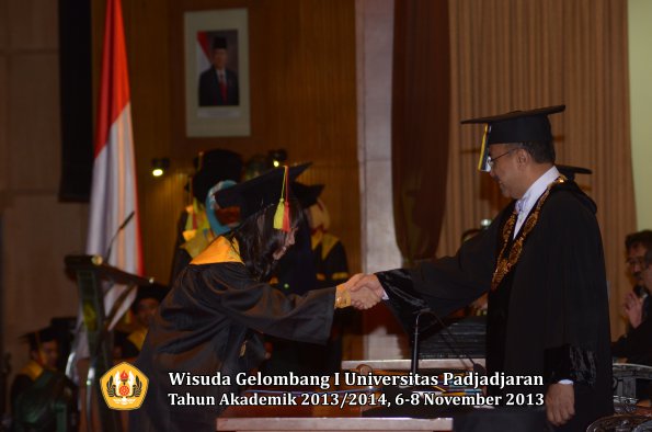 wisuda-unpad-gel-i-ta-2013_2014-fakultas-mipa-oleh-rektor-013