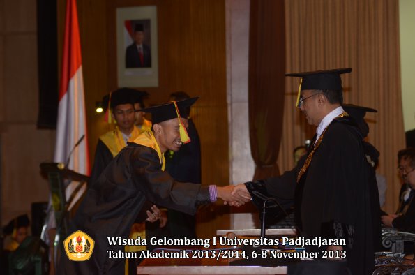 wisuda-unpad-gel-i-ta-2013_2014-fakultas-mipa-oleh-rektor-021