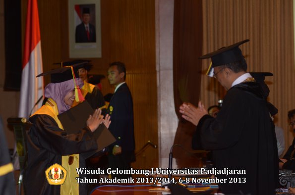 wisuda-unpad-gel-i-ta-2013_2014-fakultas-mipa-oleh-rektor-044