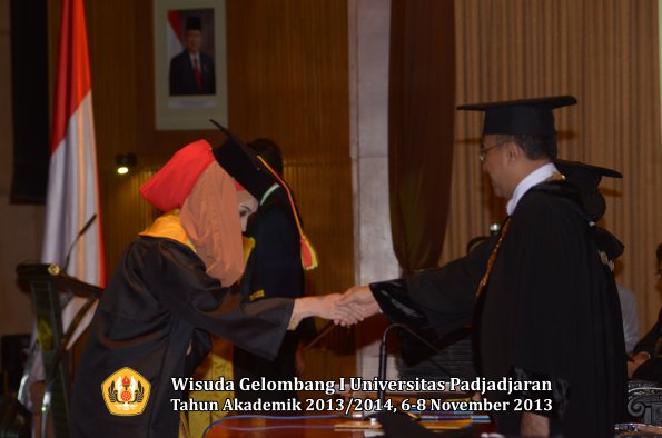 wisuda-unpad-gel-i-ta-2013_2014-fakultas-mipa-oleh-rektor-048