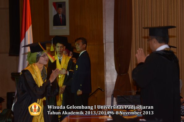 wisuda-unpad-gel-i-ta-2013_2014-fakultas-mipa-oleh-rektor-062