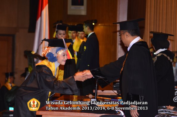 wisuda-unpad-gel-i-ta-2013_2014-fakultas-mipa-oleh-rektor-065