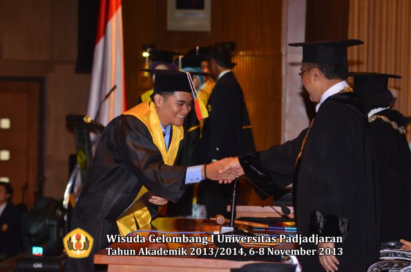 wisuda-unpad-gel-i-ta-2013_2014-fakultas-mipa-oleh-rektor-069