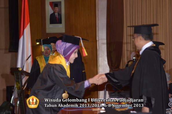 wisuda-unpad-gel-i-ta-2013_2014-fakultas-mipa-oleh-rektor-070