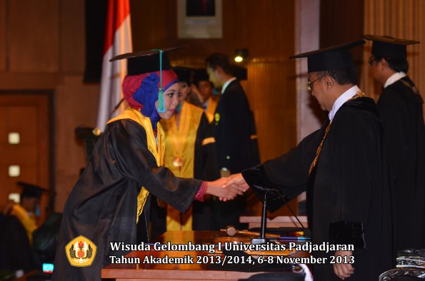 wisuda-unpad-gel-i-ta-2013_2014-fakultas-pik-oleh-rektor-045