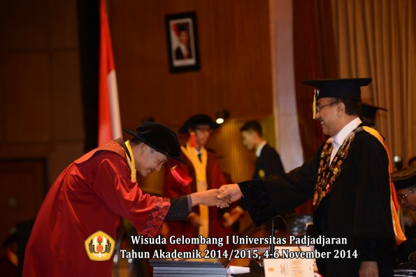 Wisuda Unpad Gel. I TA 2014_2015 Fakultas Hukum oleh Rektor 016