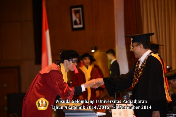 Wisuda Unpad Gel. I TA 2014_2015 Fakultas Hukum oleh Rektor 017