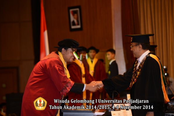 Wisuda Unpad Gel. I TA 2014_2015 Fakultas Pertanian oleh Rektor 07