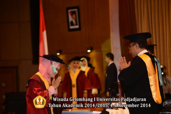 Wisuda Unpad Gel. I TA 2014_2015 Fakultas Ilmu Budaya oleh Rektor 16
