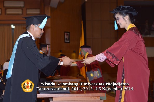 Wisuda Unpad Gel. I TA 2014_2015 Fakultas Ilmu Budaya oleh Dekan 21