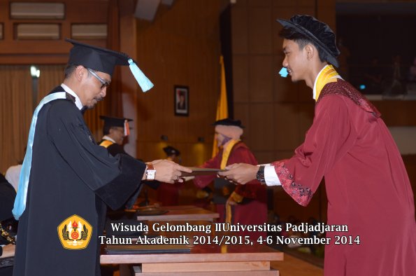 Wisuda Unpad Gel. I TA 2014_2015 Fakultas Ilmu Budaya oleh Dekan 31