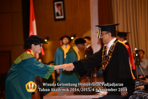 Wisuda Unpad Gel. I TA 2014_2015 Fakultas Hukum oleh Rektor 04