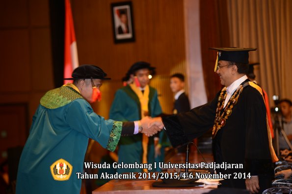 Wisuda Unpad Gel. I TA 2014_2015 Fakultas Hukum oleh Rektor 07